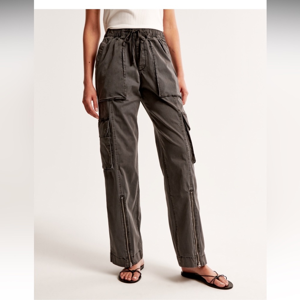 Abercrombie pull-on wide leg cargo pant size L